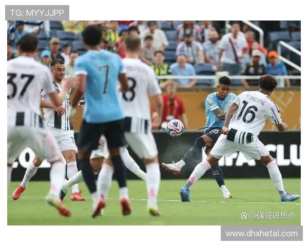 曼城进攻看似集中中路,其实边路隐患藏不住了 曼城进攻看似集中中路,其实边路隐患藏不住了