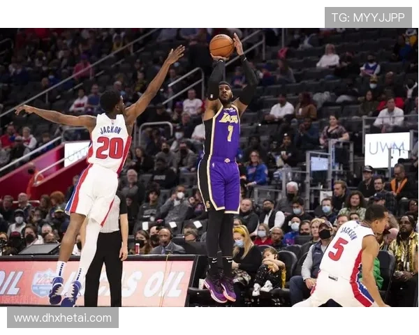 希罗转为首发后无球跑动拉开空间提升三分效率